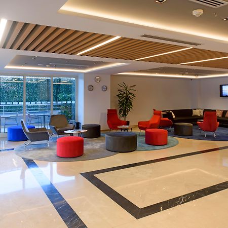 Holiday Inn Express Istanbul-Altunizade By Ihg Exteriör bild