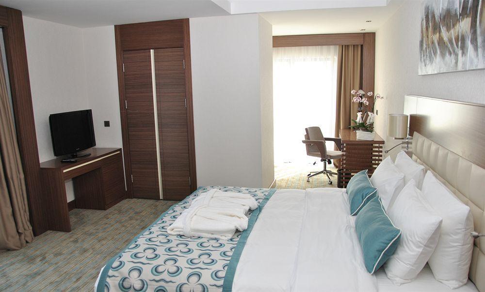 Holiday Inn Express Istanbul-Altunizade By Ihg Exteriör bild