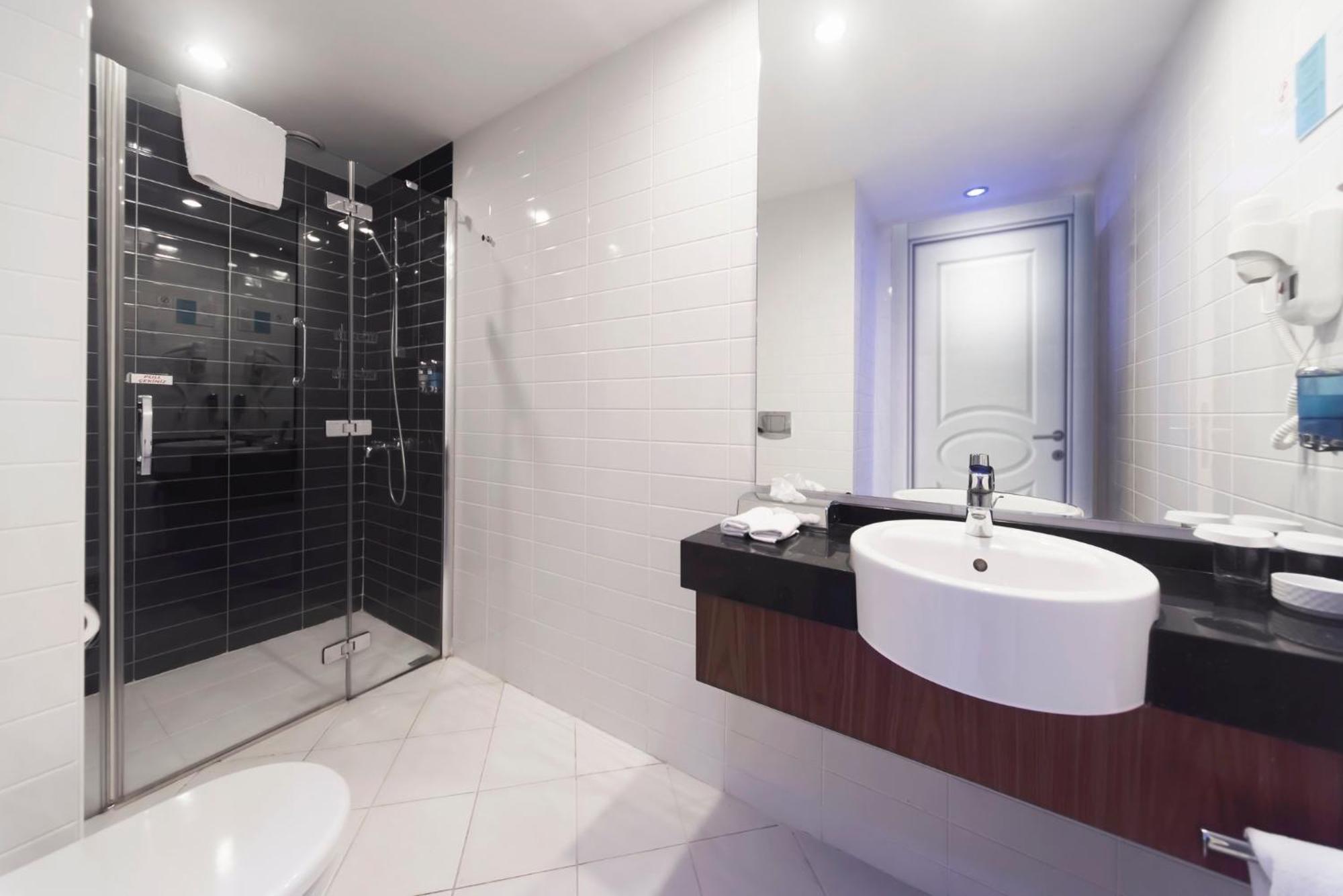 Holiday Inn Express Istanbul-Altunizade By Ihg Exteriör bild