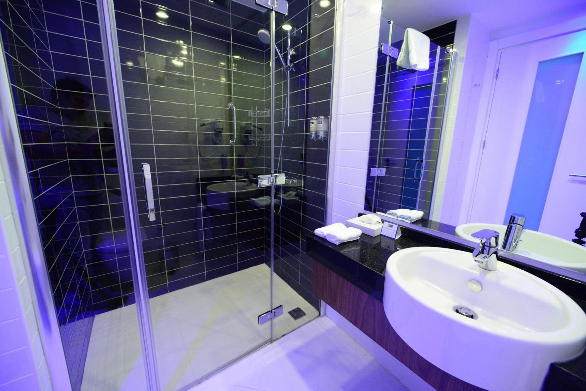 Holiday Inn Express Istanbul-Altunizade By Ihg Exteriör bild