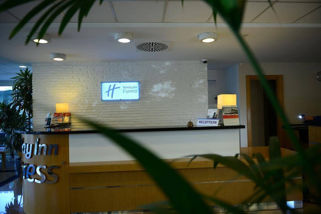 Holiday Inn Express Istanbul-Altunizade By Ihg Exteriör bild