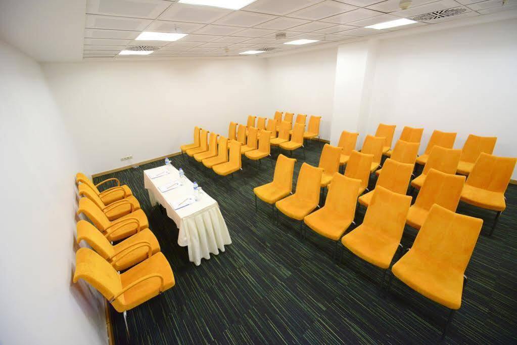 Holiday Inn Express Istanbul-Altunizade By Ihg Exteriör bild