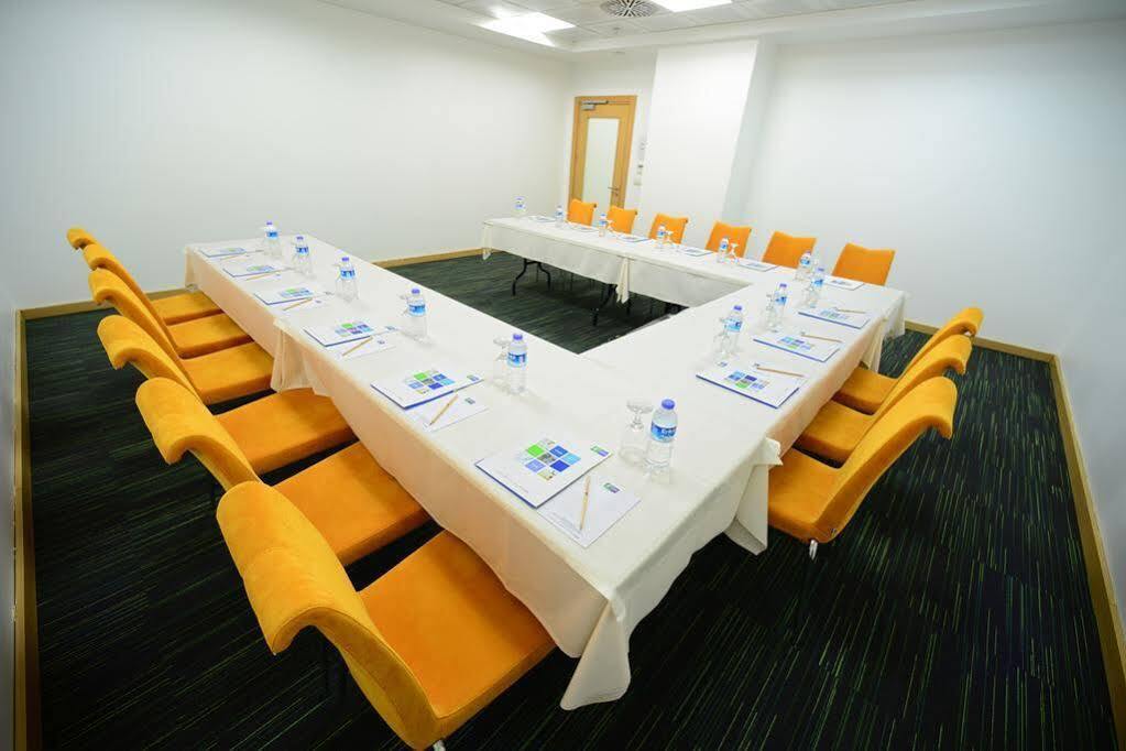 Holiday Inn Express Istanbul-Altunizade By Ihg Exteriör bild